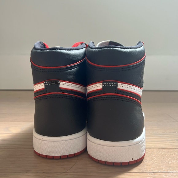 AIR JORDAN 1 RETRO HIGH OG | BLACK/GYM RED-WHITE - Picture 2 of 7